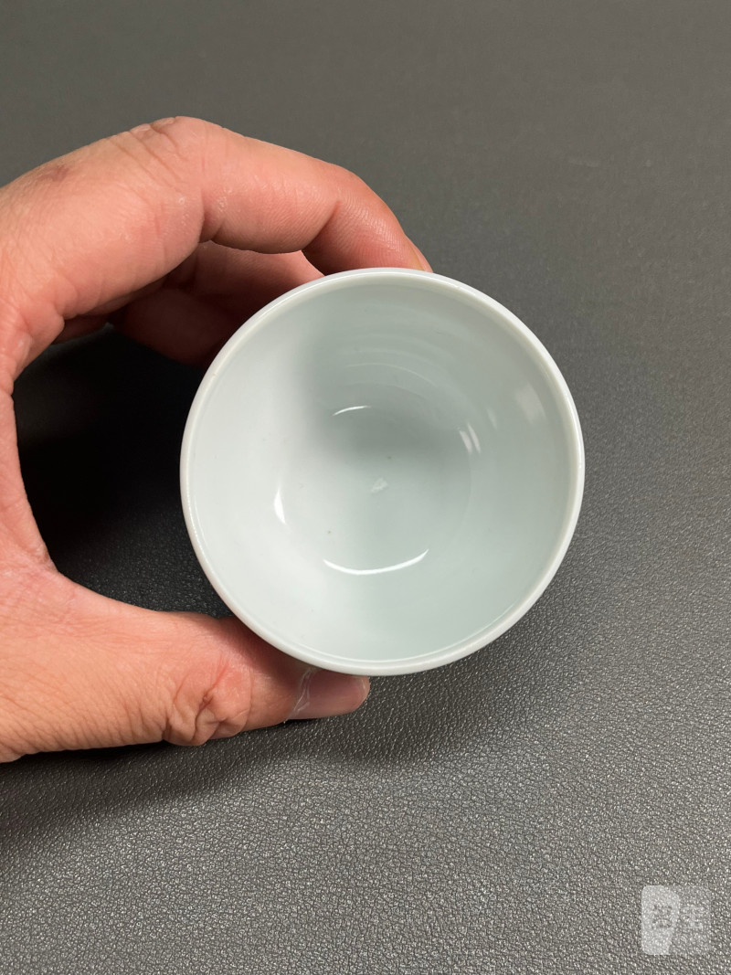 清乾隆  粉彩“饮中八仙之张旭”人物诗文
卧足杯 - 图11
